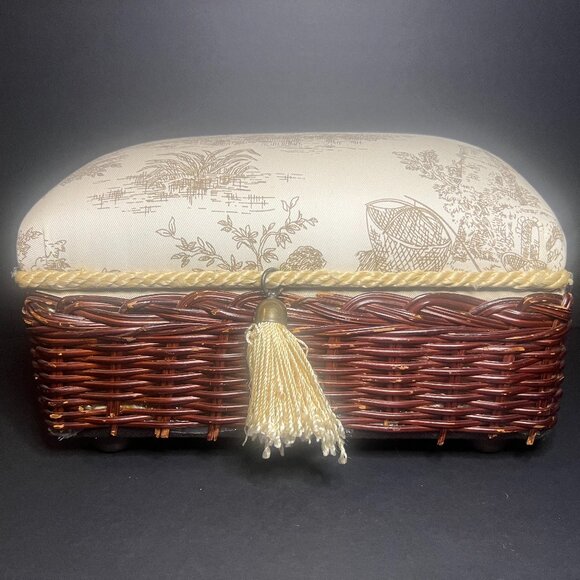 Vintage Woven Wicker & Fabric French Country Scene Trinket Storage Box w/ Tassel - Picture 2 of 10